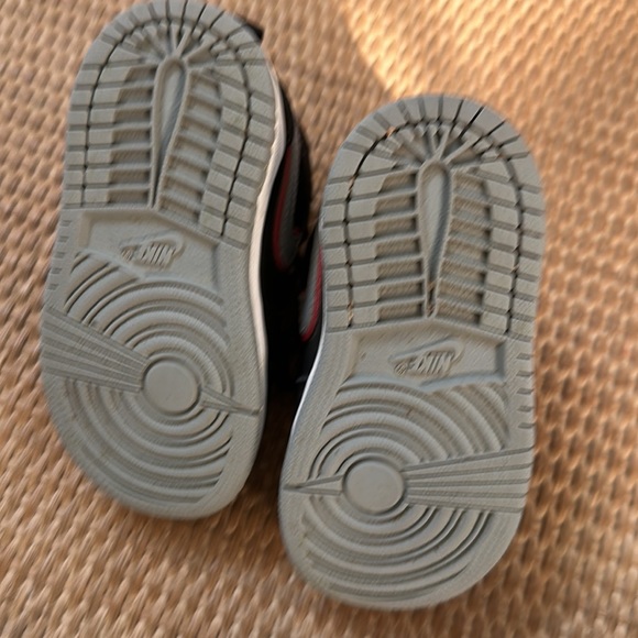 Air Jordan 1 Mid GS Black Particle Grey Shoes - Picture 7 of 7